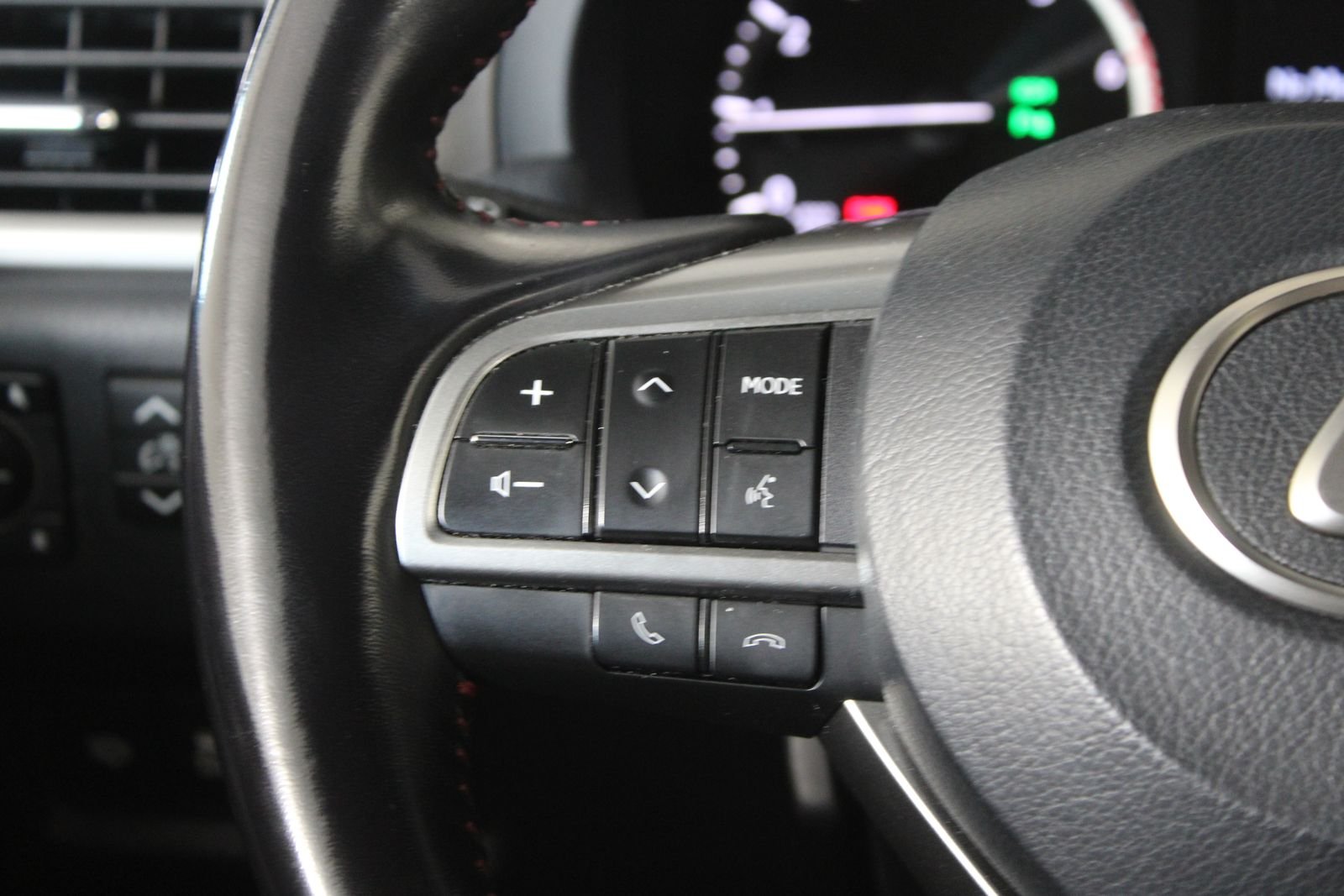 Used 2022  Lexus 460 Luxury image 18