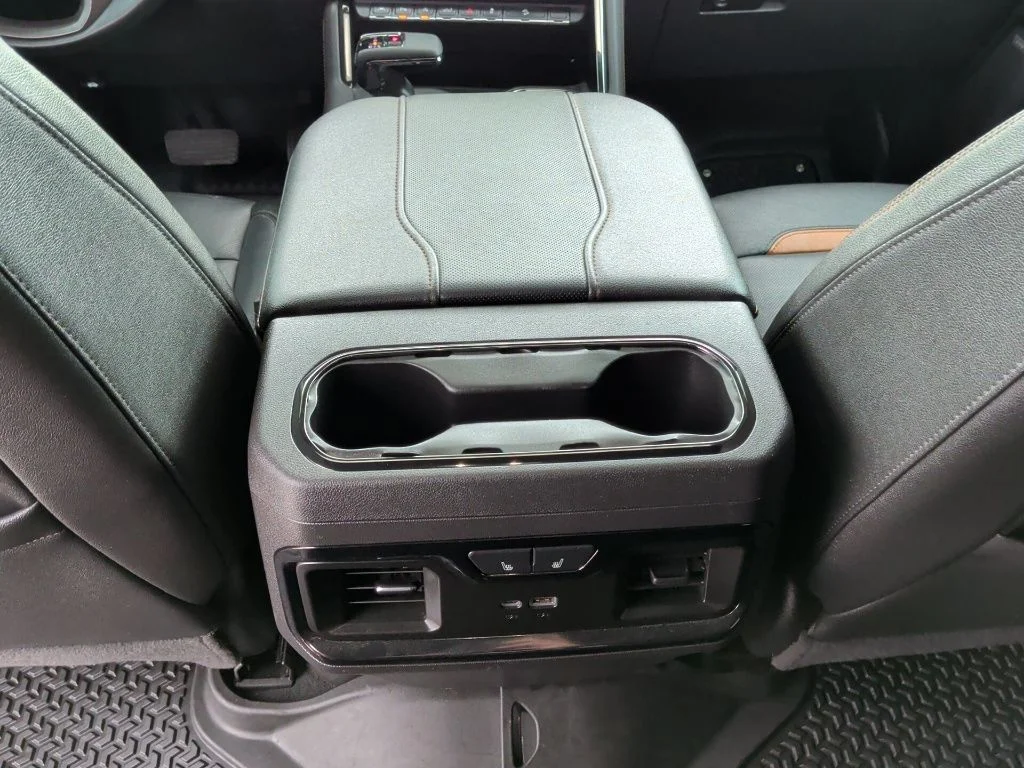 Used 2024 White GMC AT4 image 41