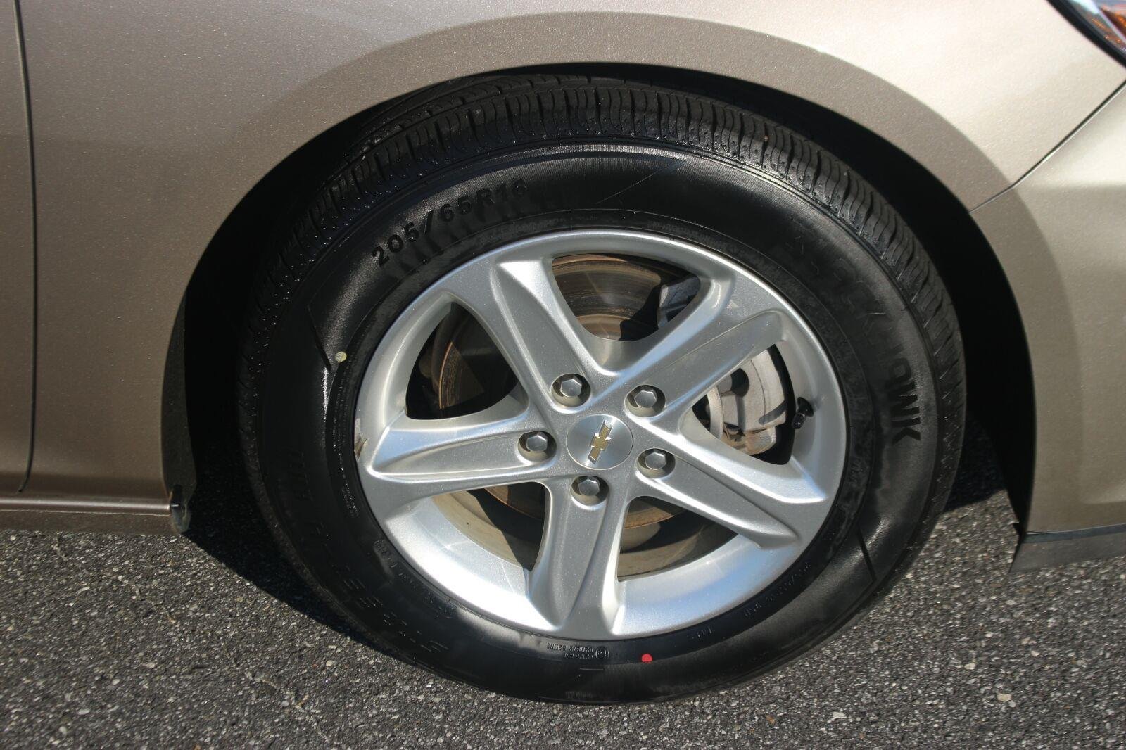 Used 2024 Mineral Gray Metallic Chevrolet 1LT image 32
