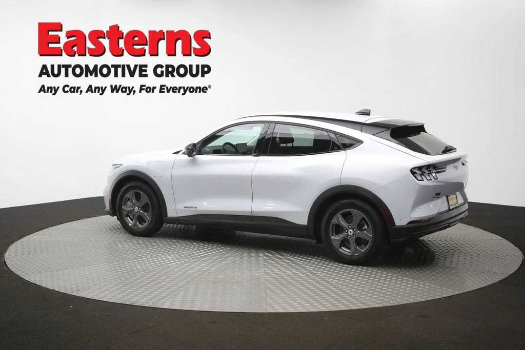 Used 2023 White Ford Select image 60