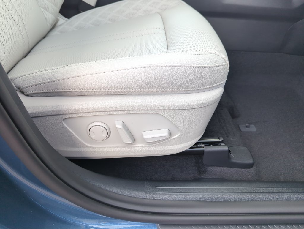 New 2026 Mineral Blue Kia X-Line SX Prestige image 40