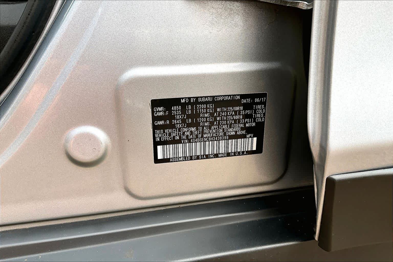 Used 2017 Ice Silver Metallic Subaru Limited image 36