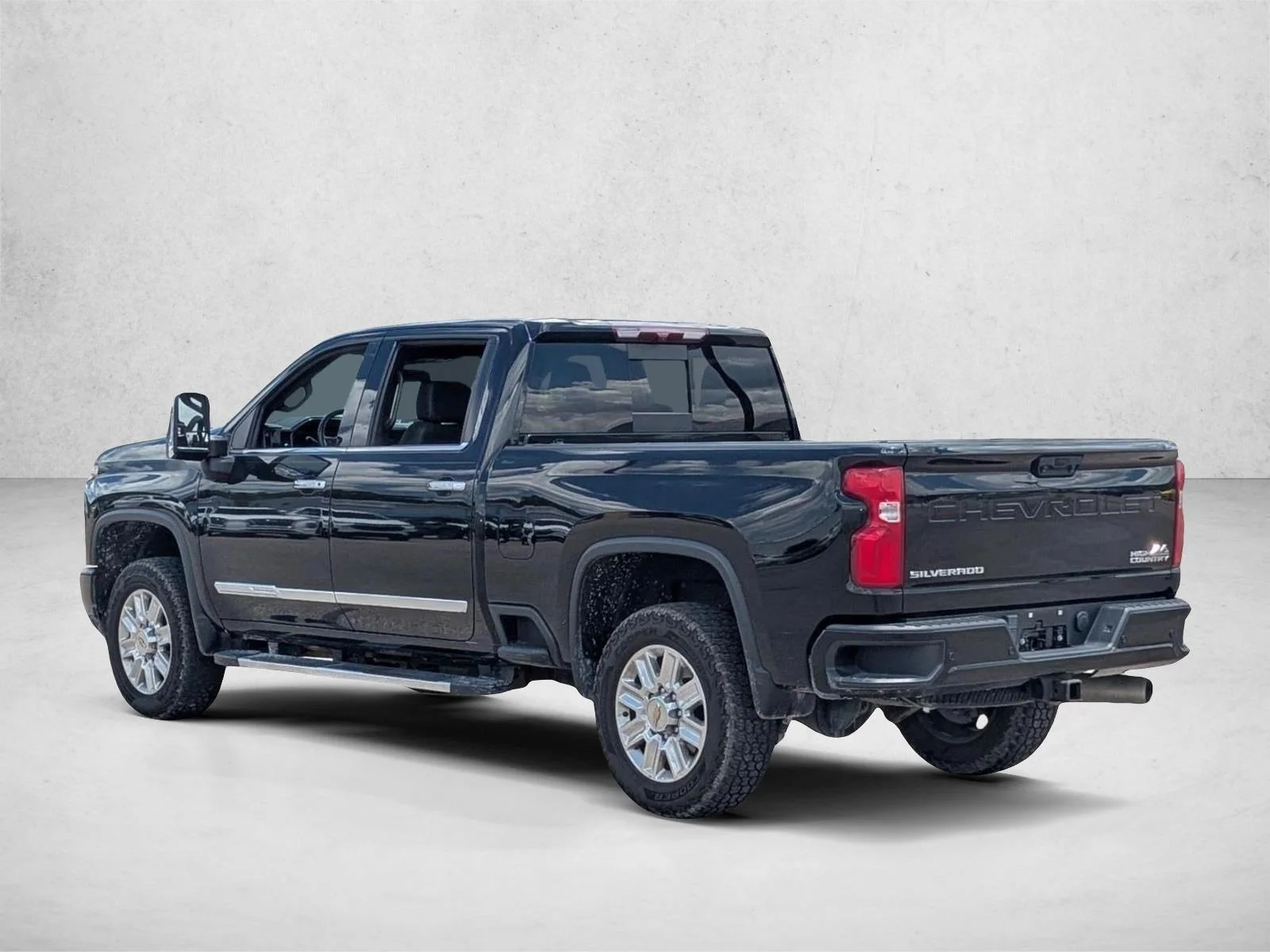 Used 2024 Black Chevrolet High Country image 7