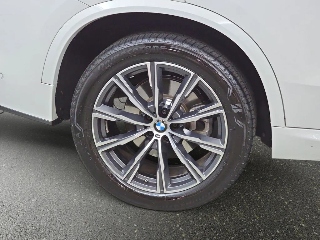 Used 2024 Alpine White BMW xDrive40i image 35