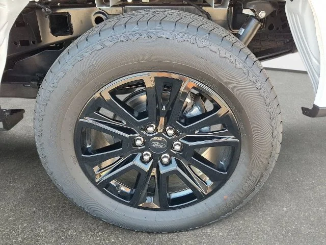 New 2026 Star White Metallic Tri-Coat Ford Platinum image 6