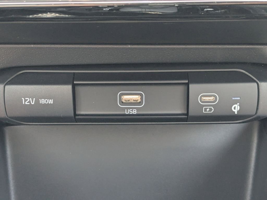 2025 Kia Niro EX Touring - Photo 24