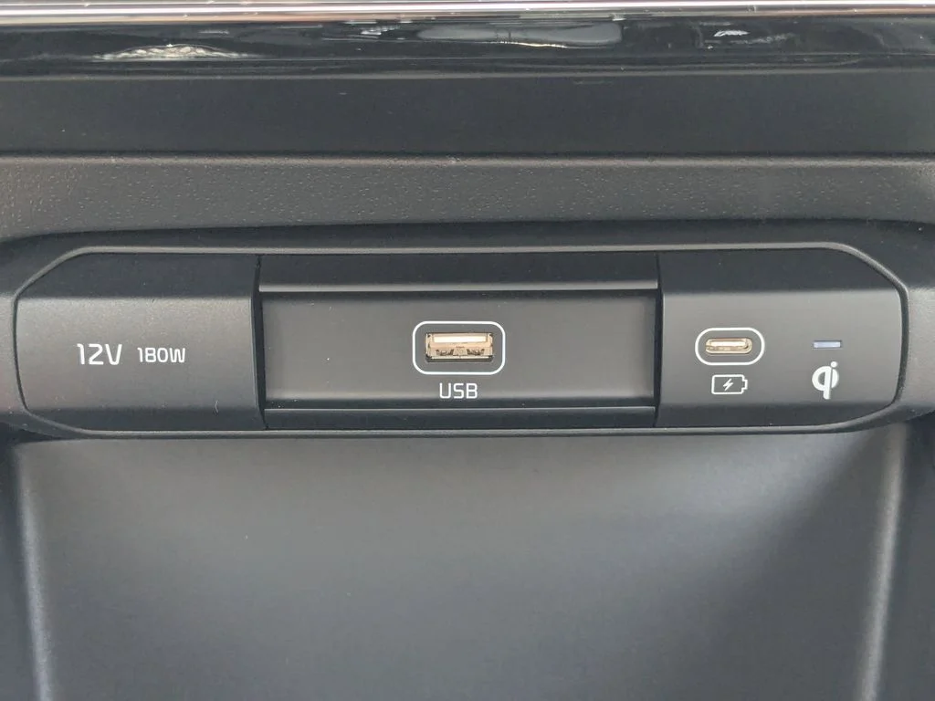 2025 Kia Niro EX Touring - Photo 24