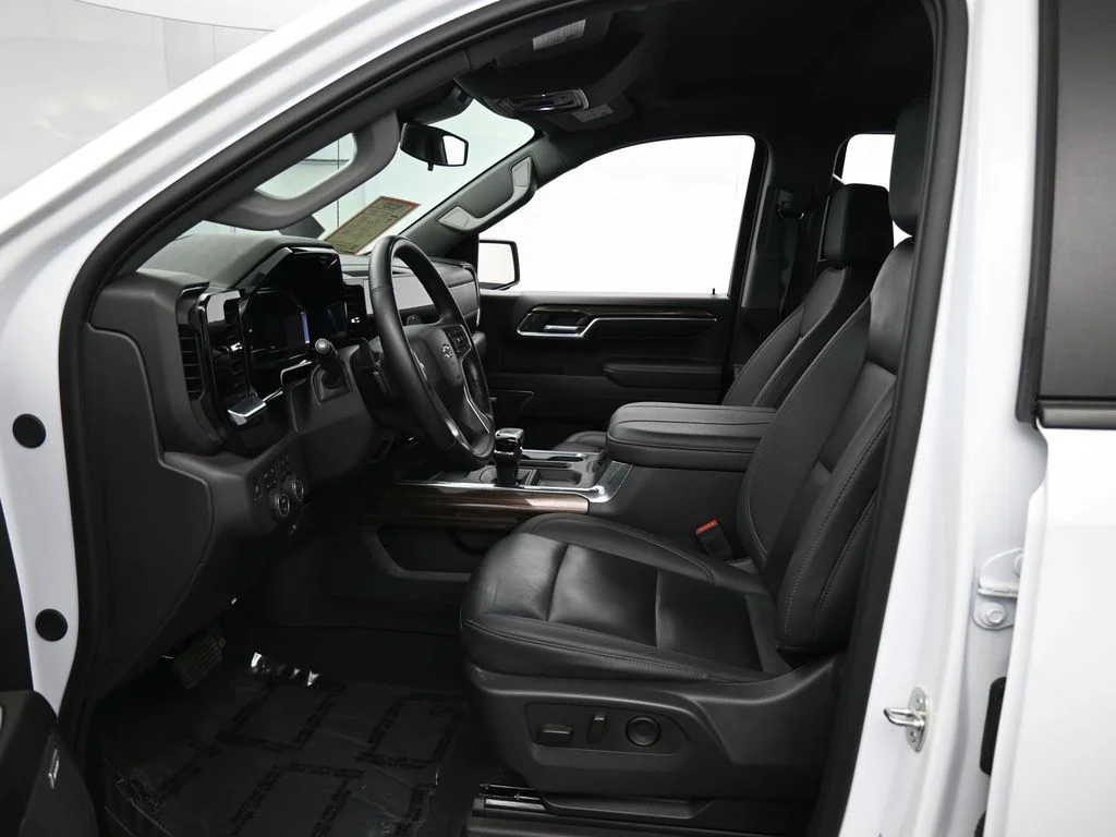 Used 2024 Summit White Chevrolet LT Trail Boss image 11