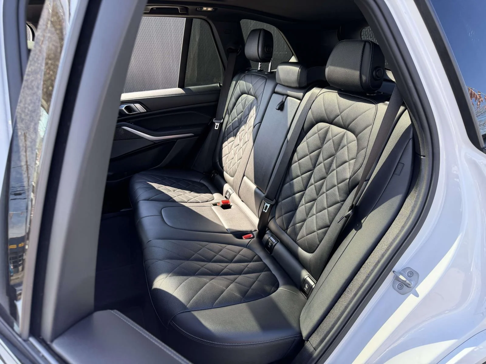 Used 2026 White BMW M60i image 24