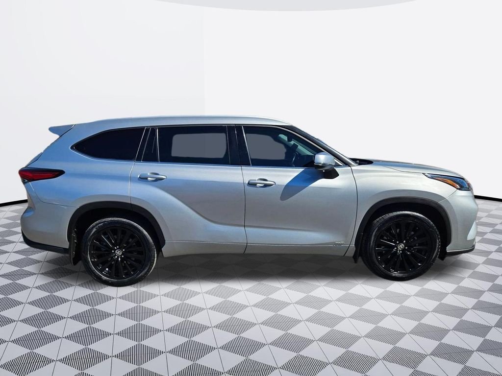 Used 2022 Celestial Silver Metallic Toyota XLE image 6