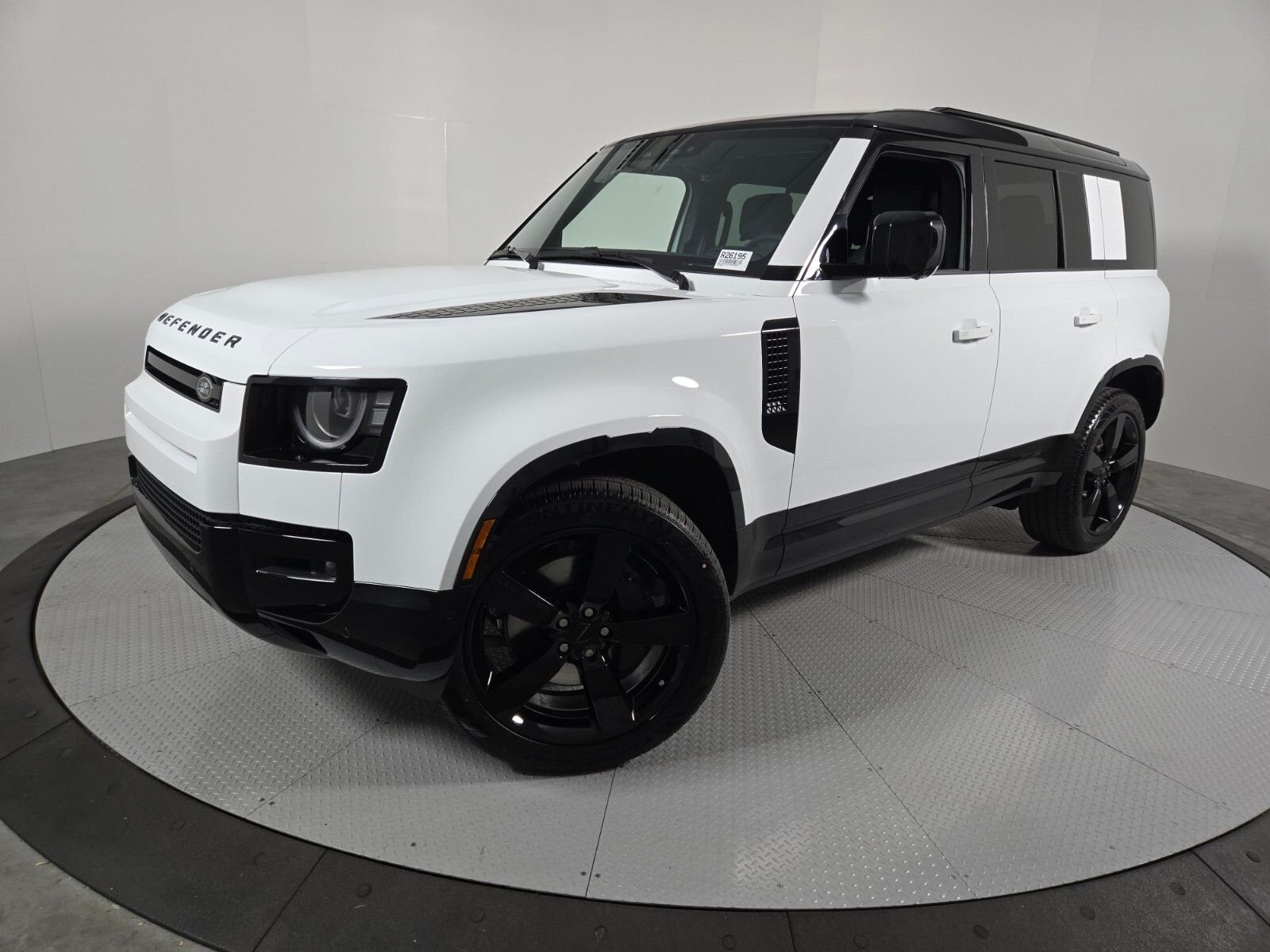 New 2026 Fuji White LAND ROVER X-Dynamic SE image 1