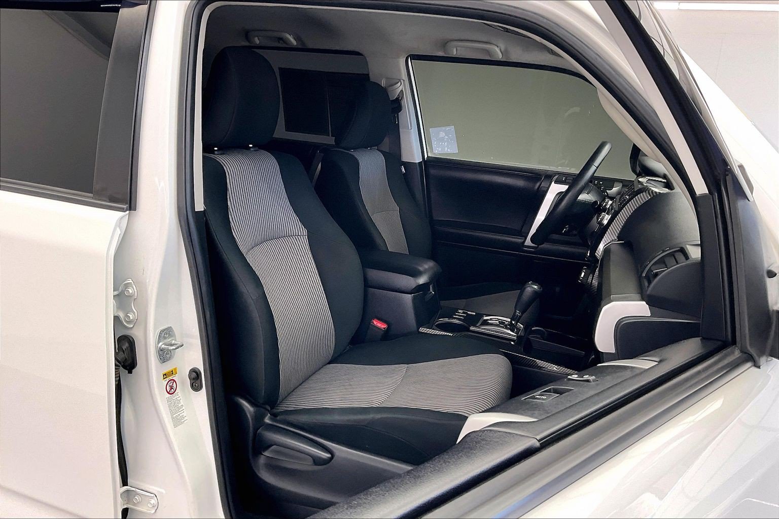Used 2018 Super White Toyota SR5 image 6