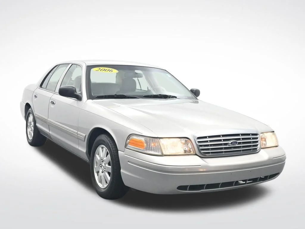Used 2006 Silver Ford LX image 3