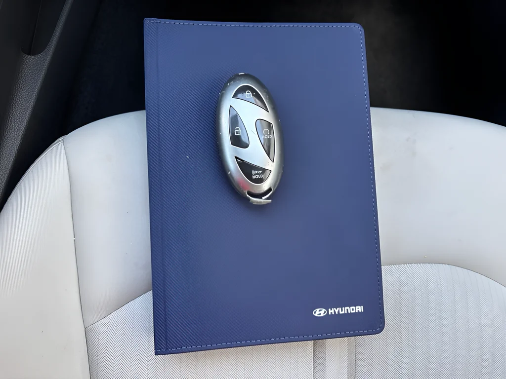 Used 2025 Silver Hyundai SEL image 18