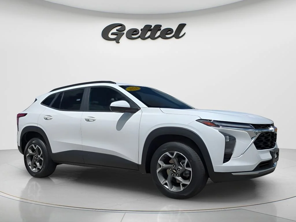 Used 2024 Summit White Chevrolet LT image 4
