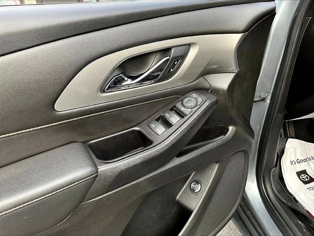 Used 2020 Gray Chevrolet LT image 19