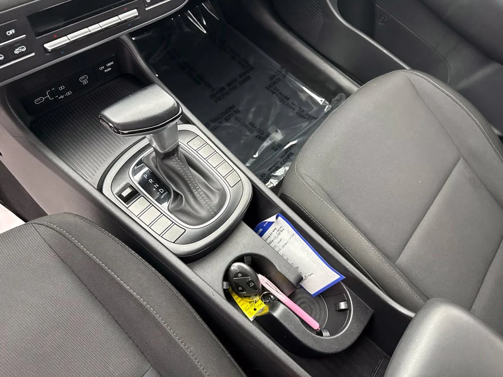 2024 Hyundai Kona SEL SUV Slide 18