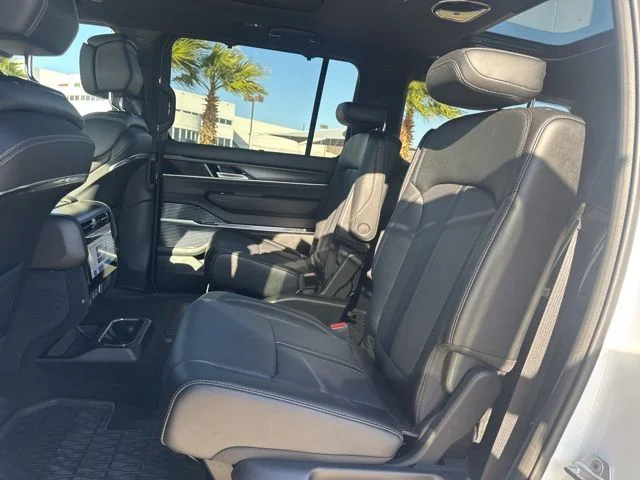 New 2026 White Jeep Summit Obsidian image 12