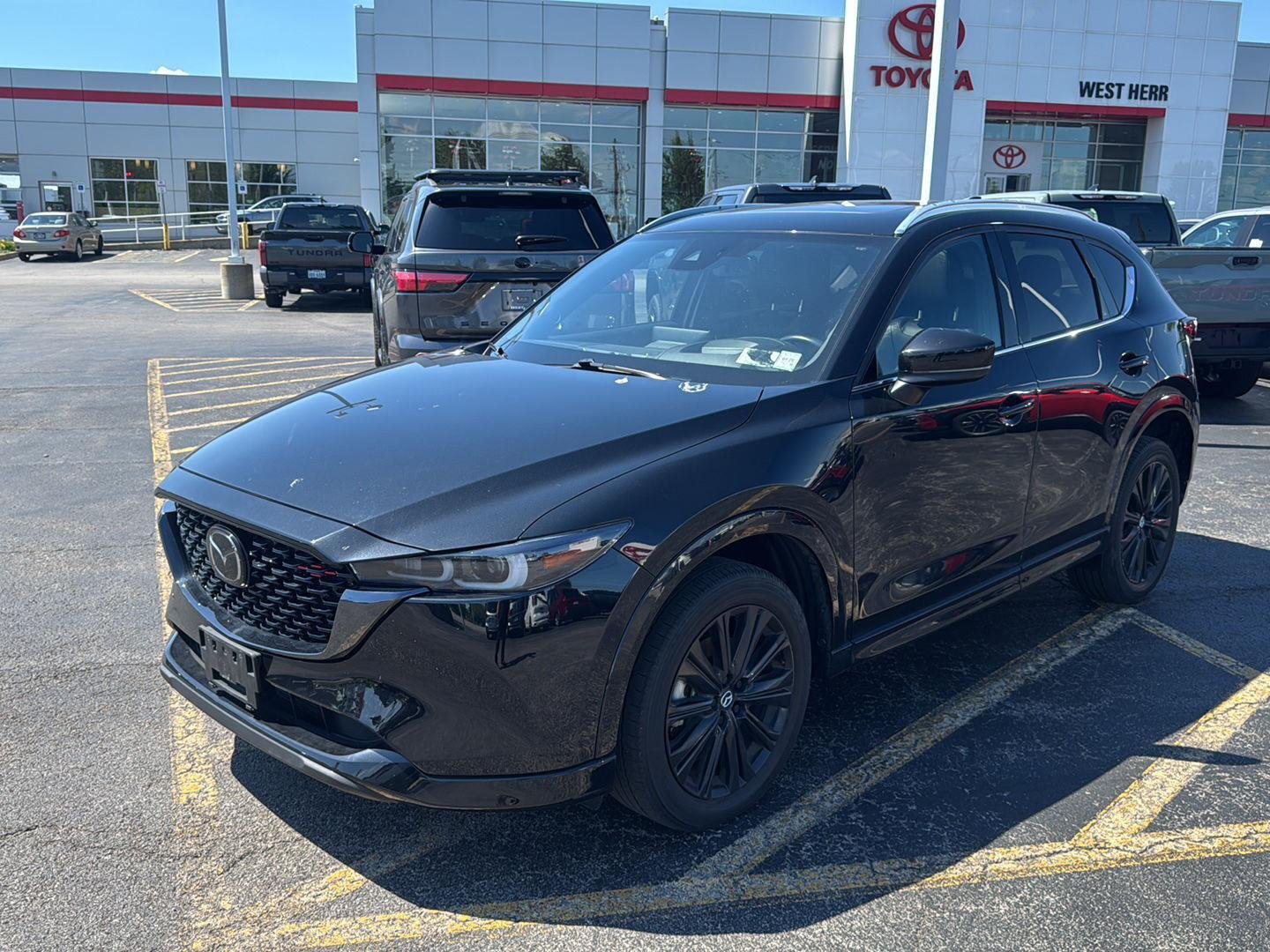 Used 2023 Blk Mazda  image 3