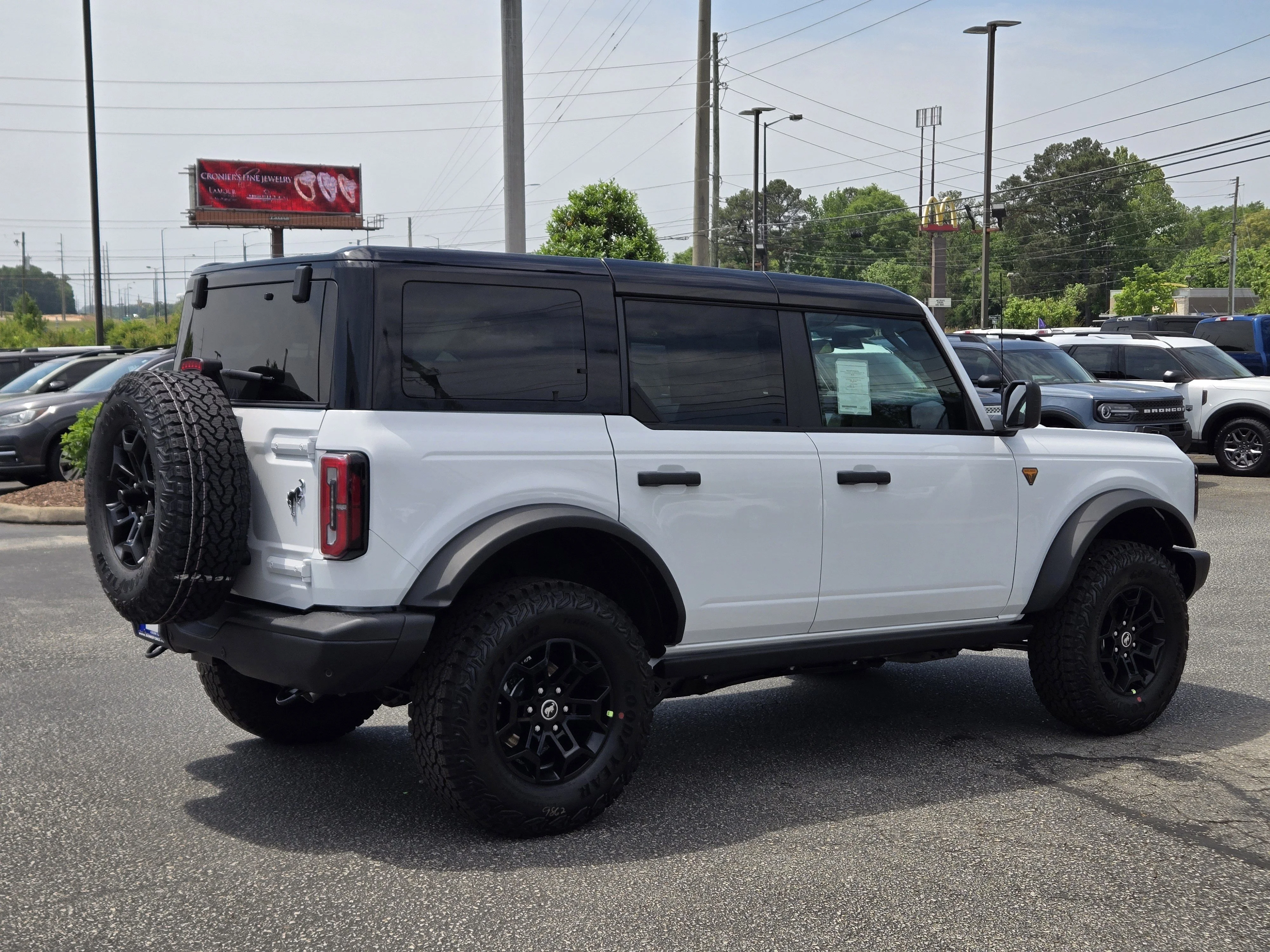 New 2026 Oxford White FORD Badlands image 8
