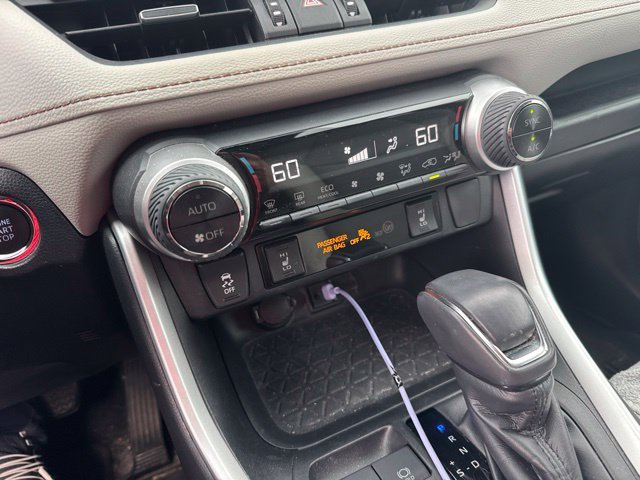 Used 2019 White Toyota XLE Premium image 7
