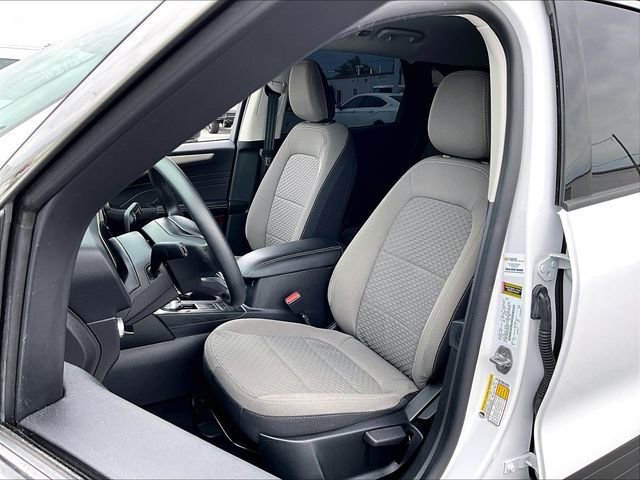 Used 2022 Oxford White Ford SE image 10