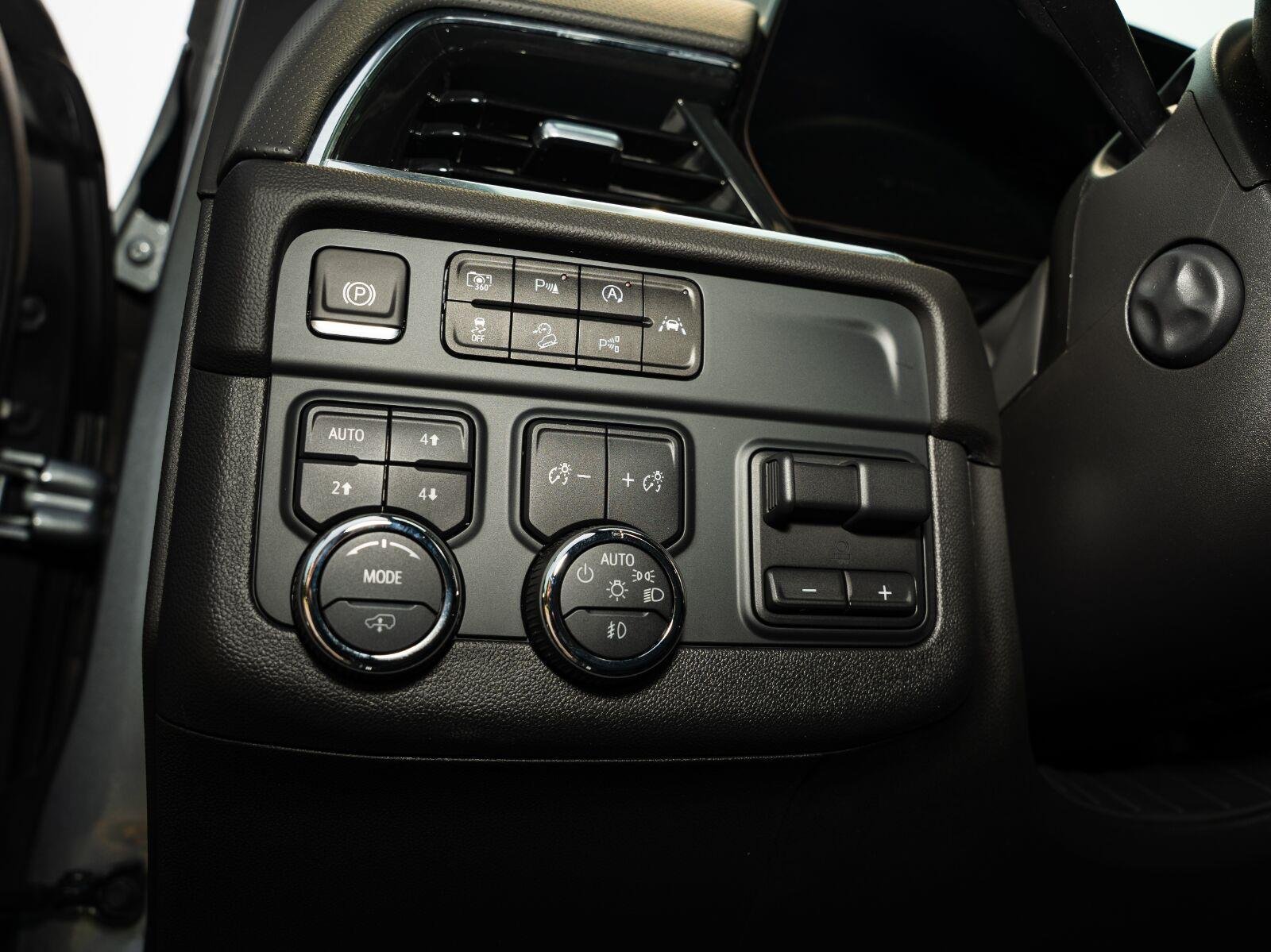 Used 2025 Sterling Gray Metallic Chevrolet High Country image 32