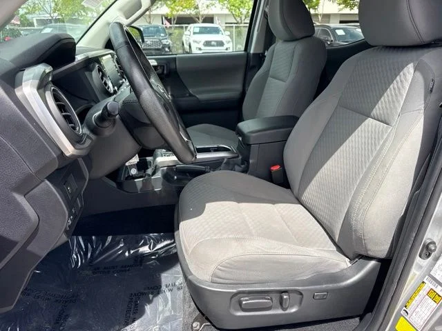 Used 2022 Silver Toyota SR5 image 11