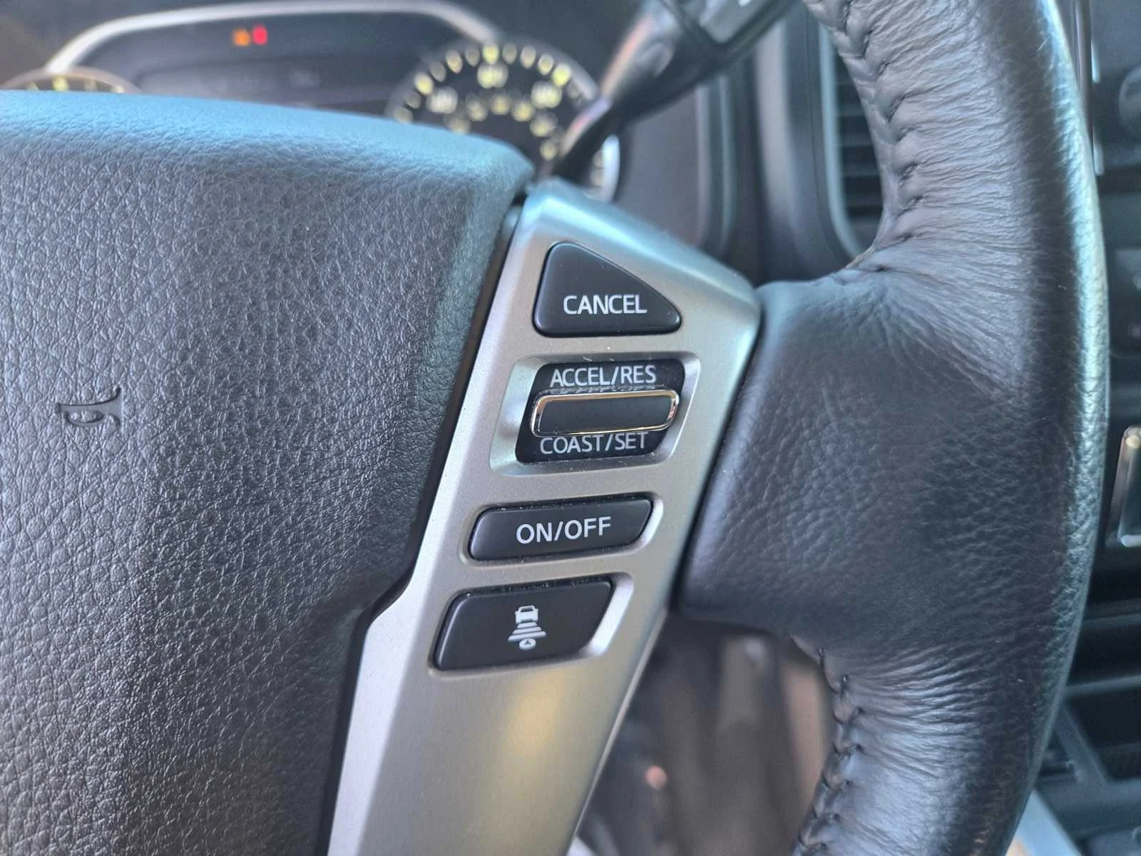 Used 2023  Nissan SV image 27