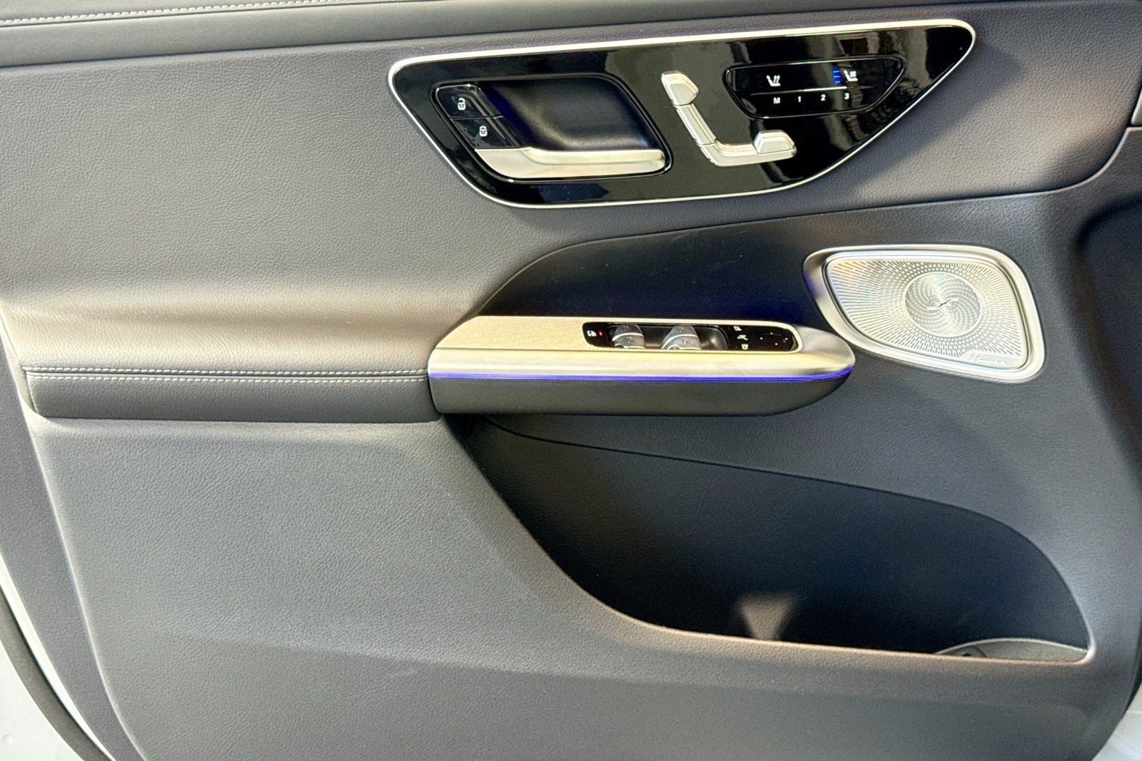 New 2026 MANUFAKTUR Alpine Grey Mercedes-Benz GLC 300 image 16