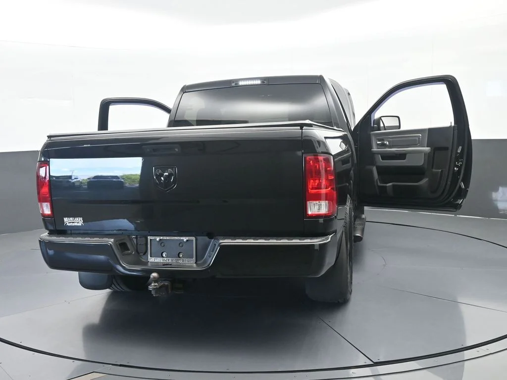 Used 2018 Brilliant Black Crystal Pearlcoat Ram Express image 71