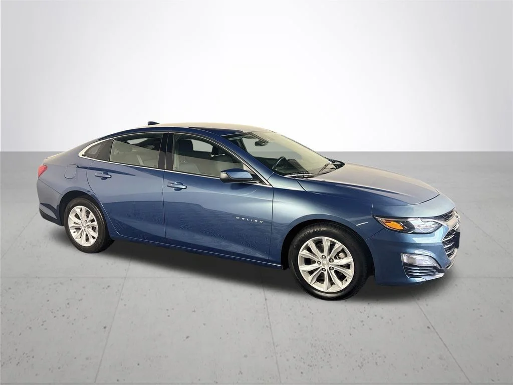Used 2025 Blue Chevrolet LT image 4