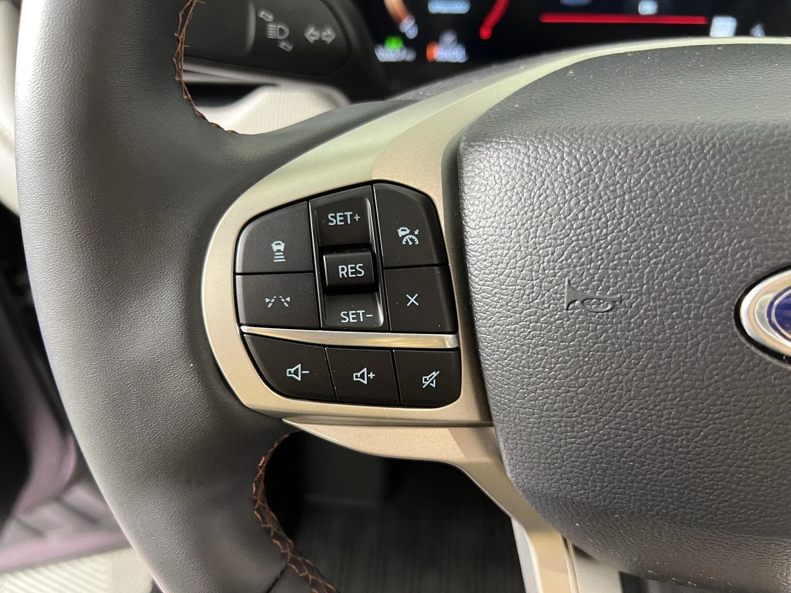 Used 2025 Carbonized Gray Ford Active image 14