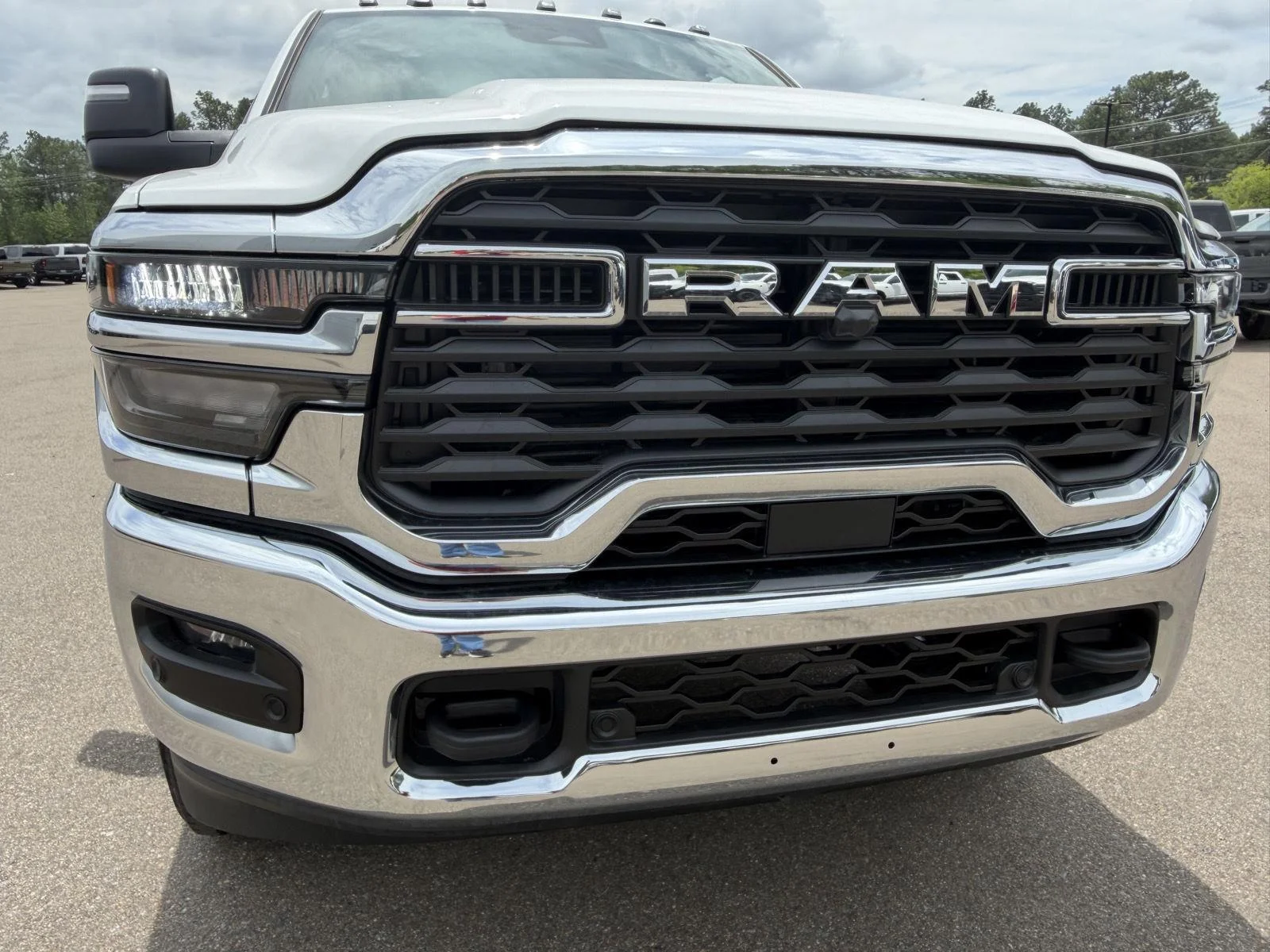 New 2026 Bright White Clear-Coat Exterior Paint RAM Tradesman image 24