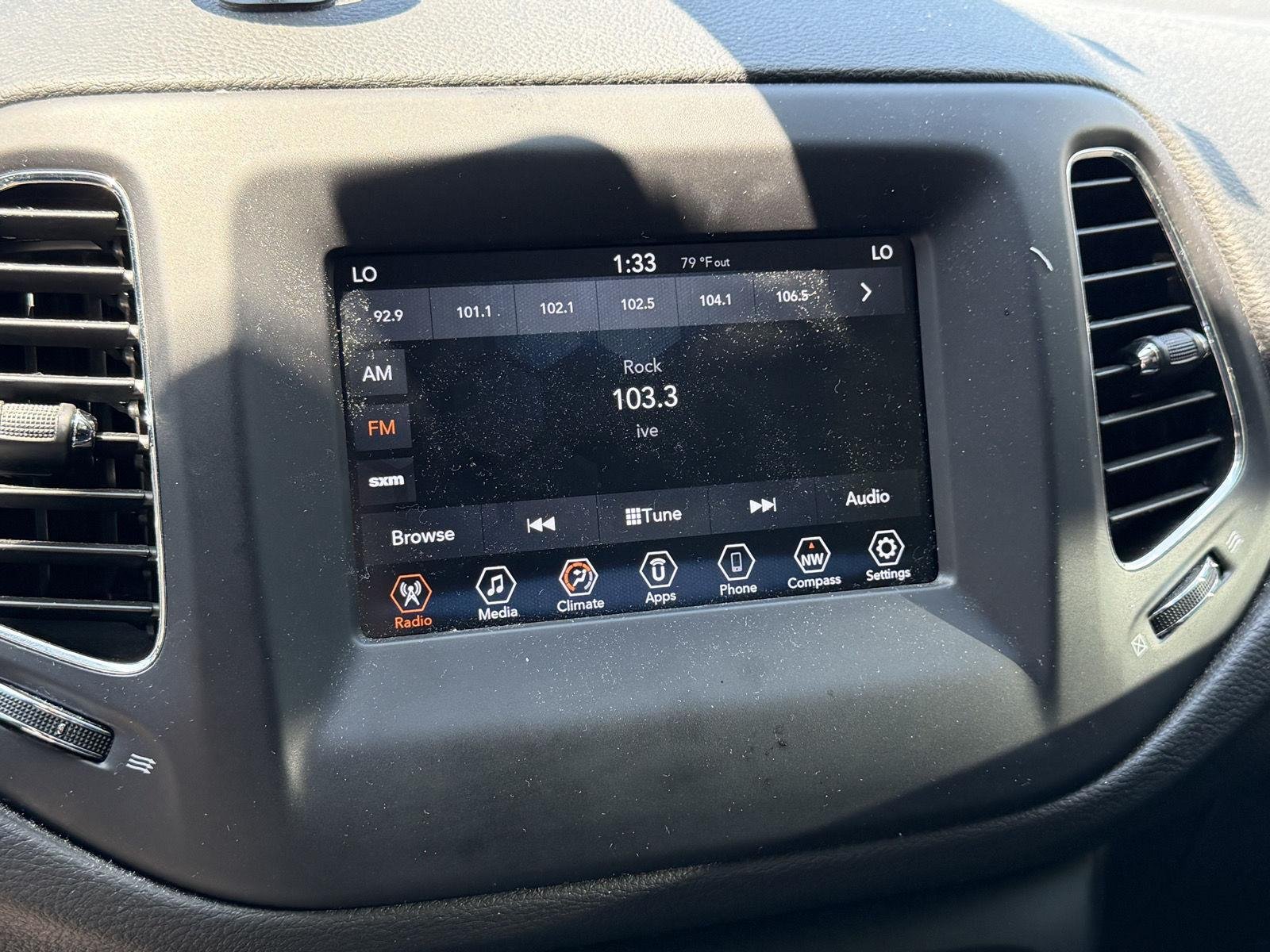 Used 2019 Granite Crystal Metallic Clearcoat Jeep Latitude image 3