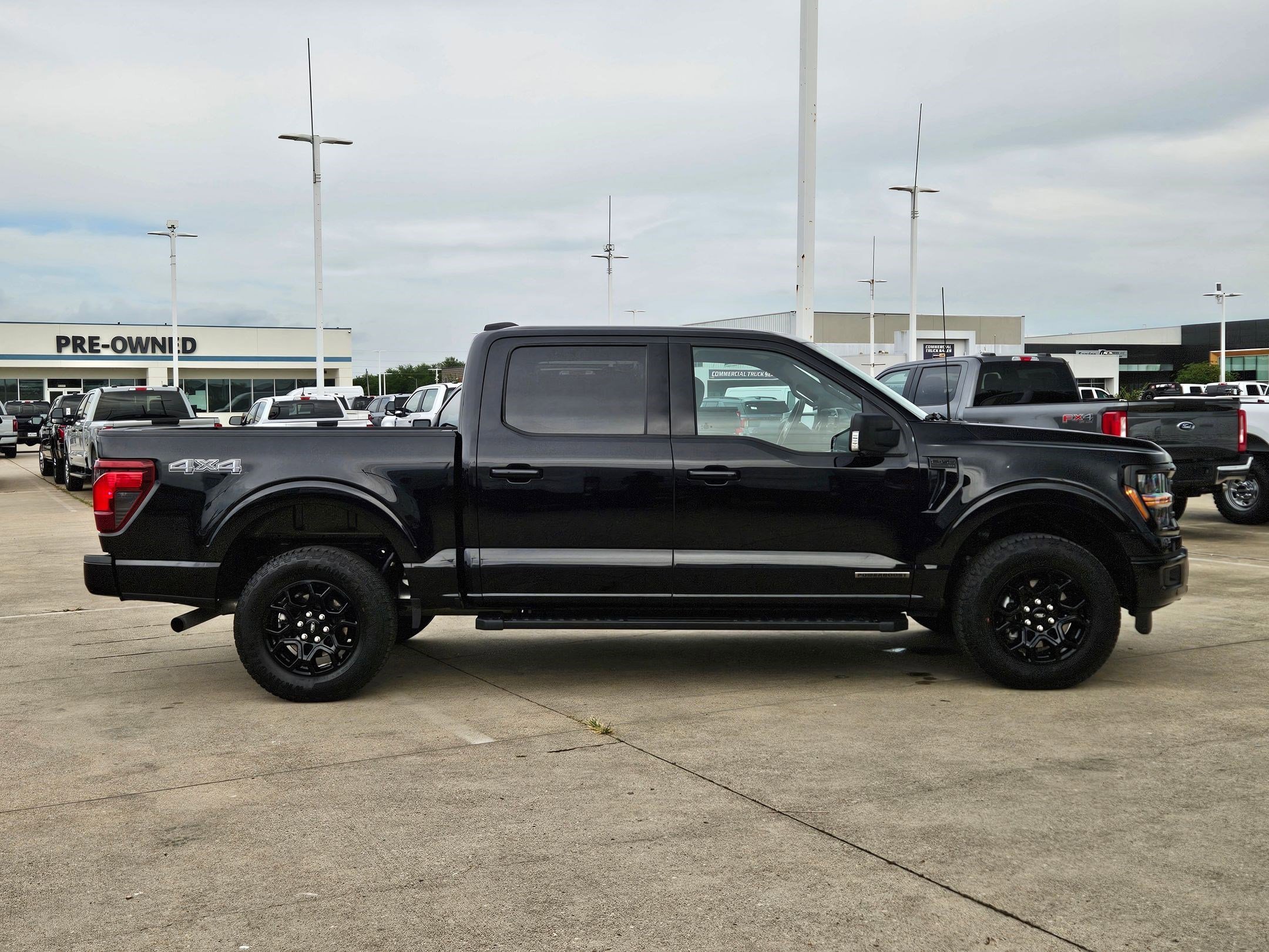 Used 2024 Blue Ford XLT image 2