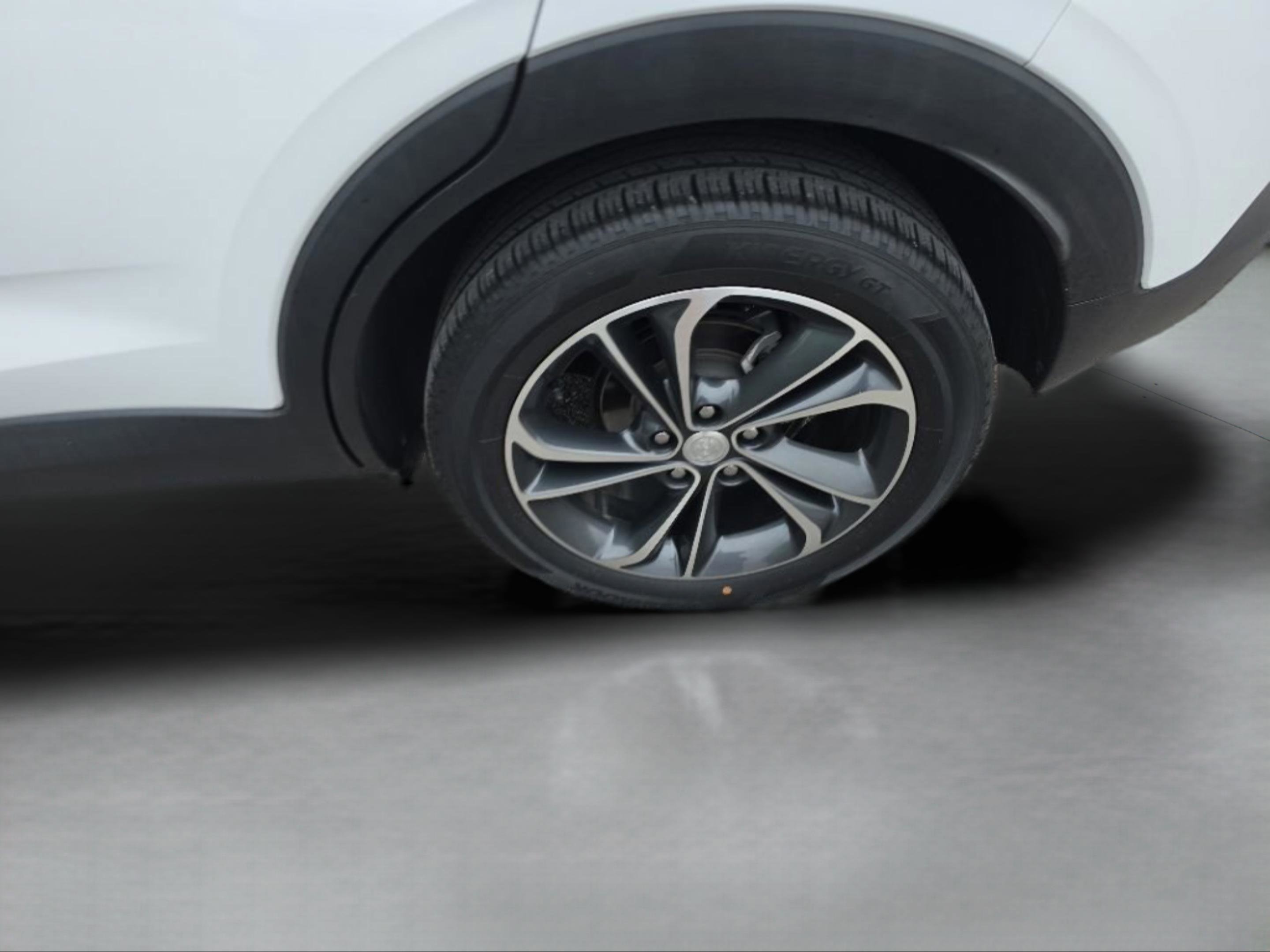 Used 2022 Summit White Buick Select image 15