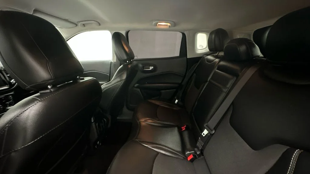 Used 2019 Black Jeep Latitude image 10