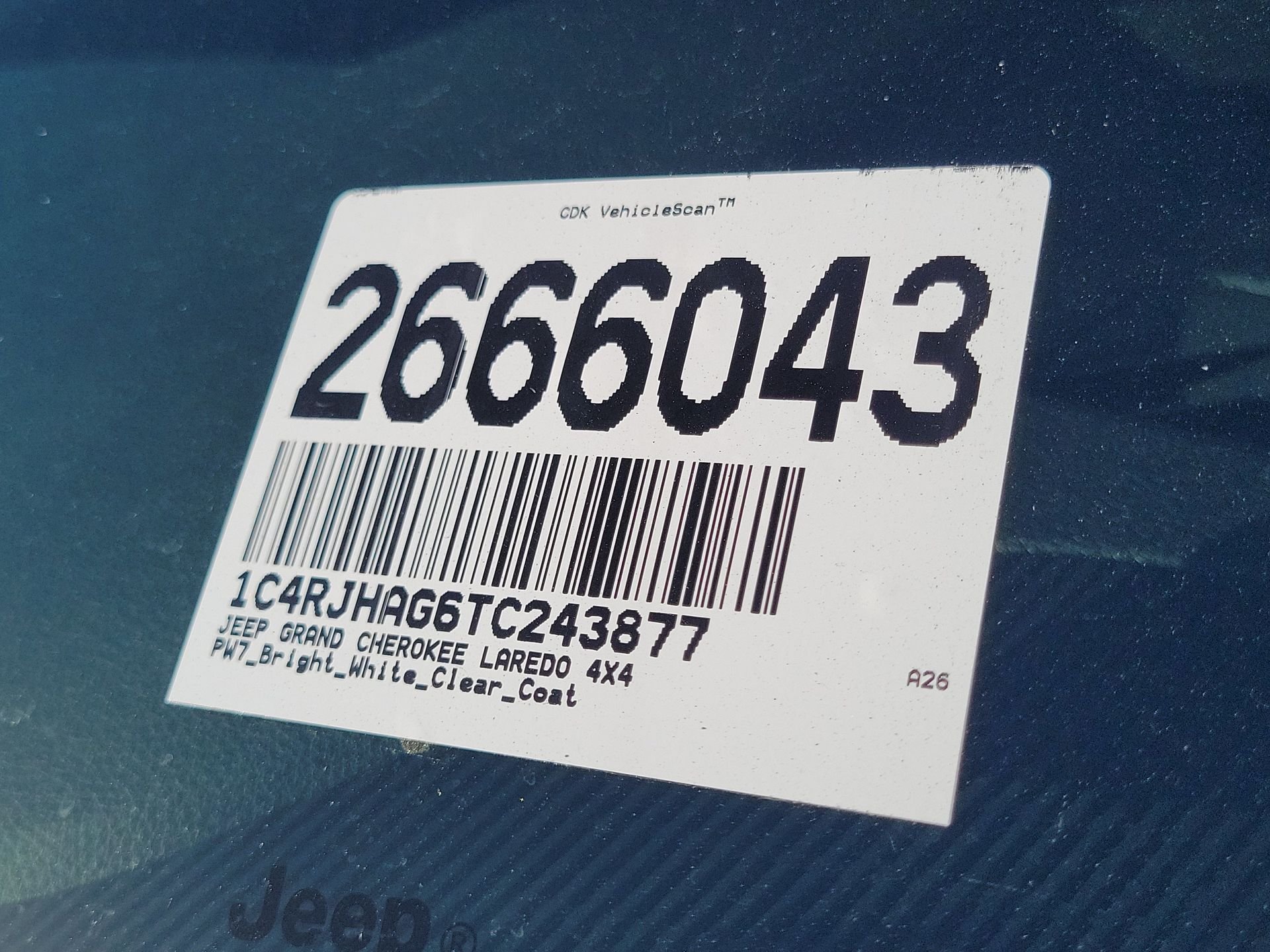 New 2026 Bright White Clear-Coat Exterior Paint Jeep Laredo X image 24