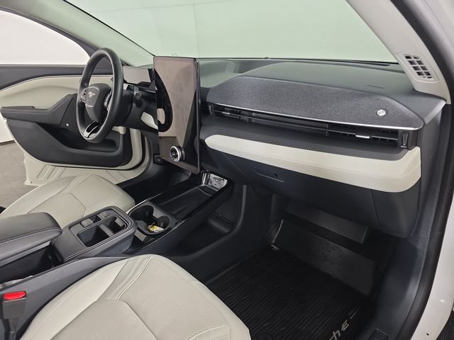 Used 2025 White Metallic Ford Premium image 26