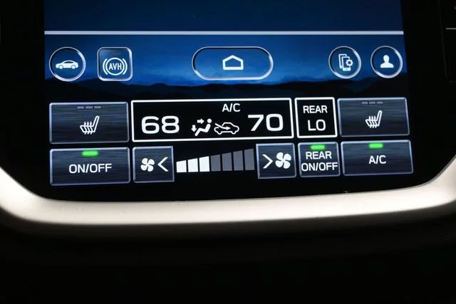 Used 2023 Crystal White Pea Subaru Limited image 18