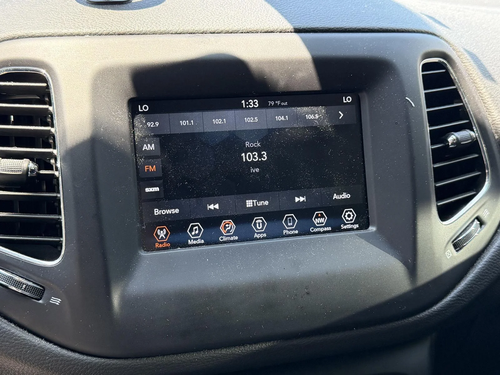 Used 2019 Granite Crystal Metallic Clearcoat Jeep Latitude image 3