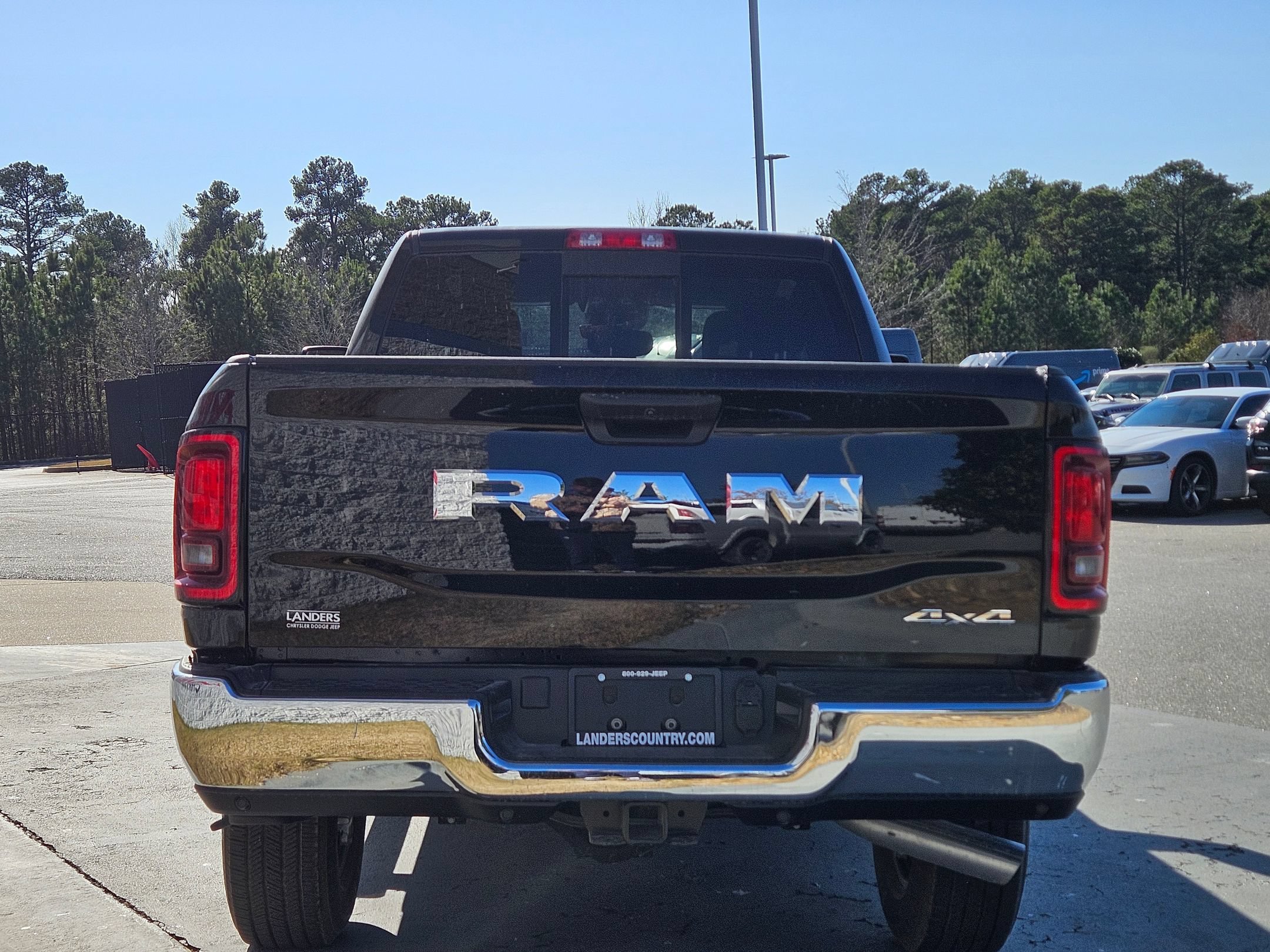 New 2026 Diamond Black Crystal Pearl-Coat Exterior Paint RAM Tradesman image 6