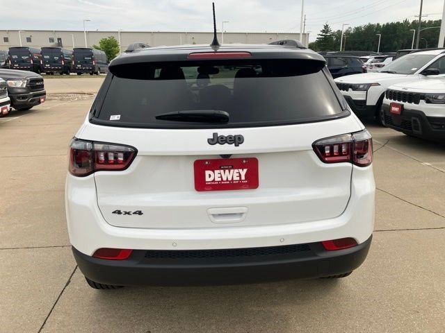 New 2026 Bright White Clear-Coat Exterior Paint Jeep Limited Altitude image 6