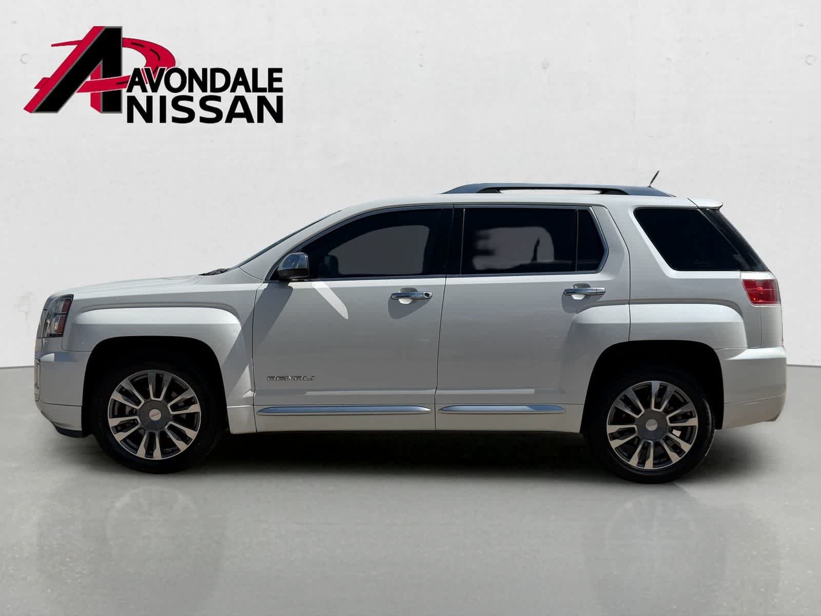 Used 2016 White Frost Tricoat GMC Denali image 3