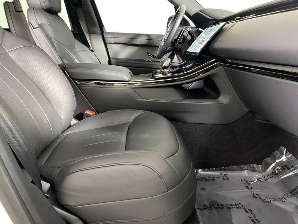 Used 2023 Fuji White Land Rover SE image 28