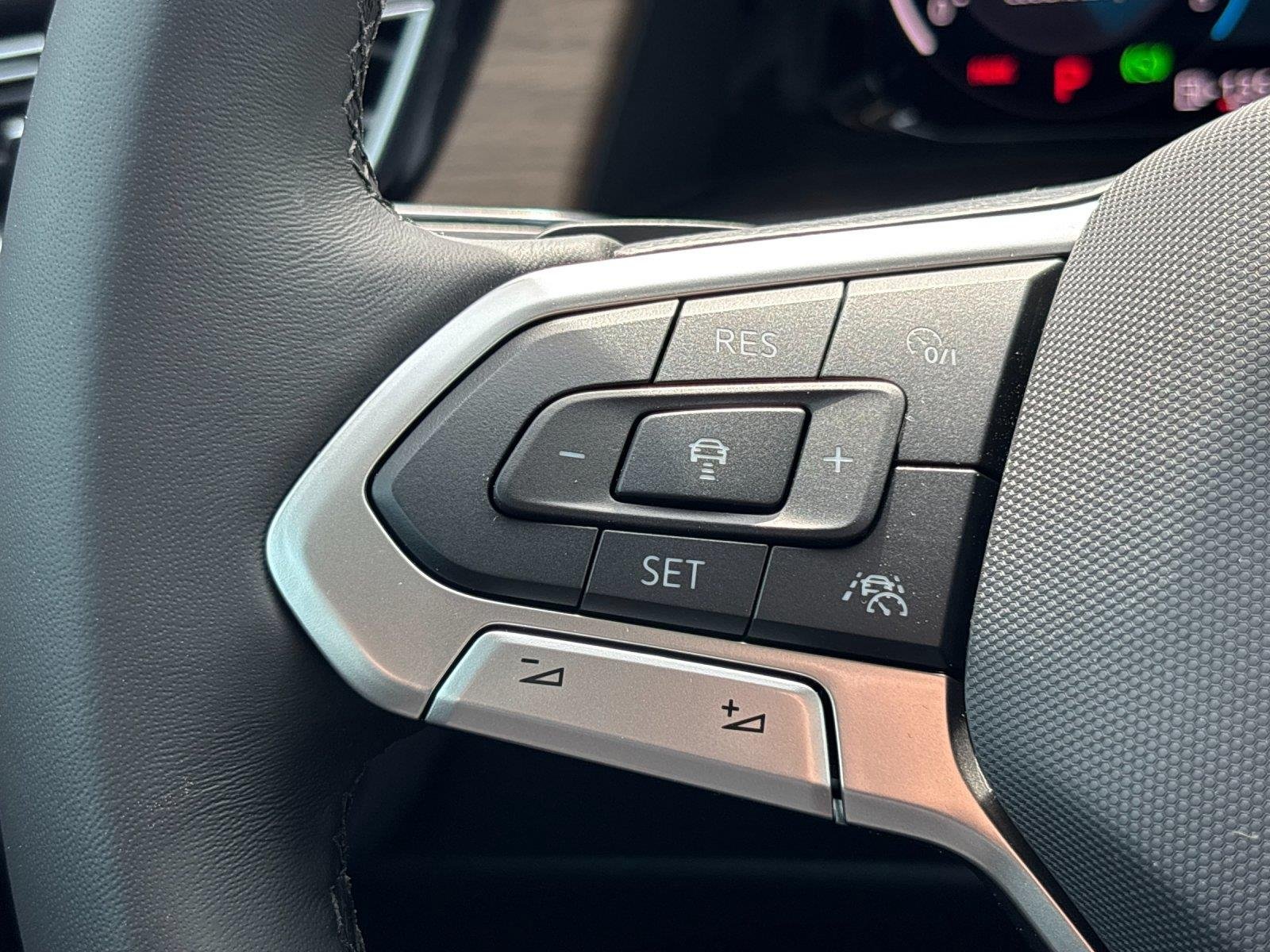 2025 Volkswagen Atlas SE w/Tech - Photo 19