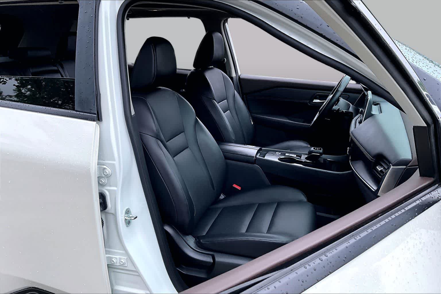 Used 2023 PEARL WHITE TRI Nissan SV image 9