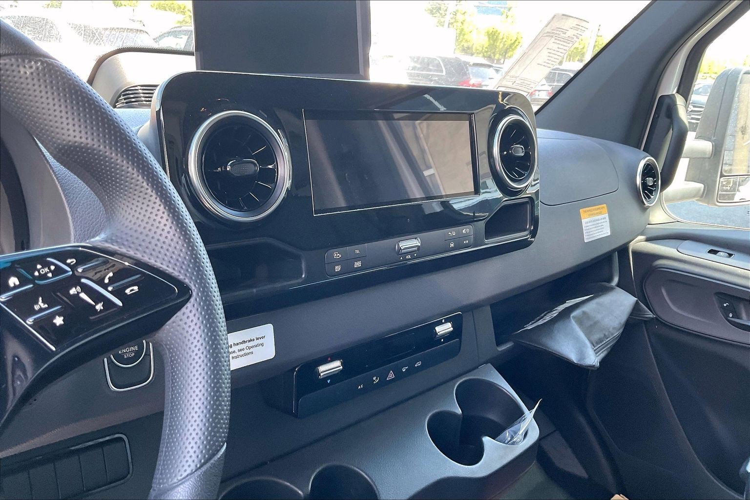 New 2025 Arctic White Mercedes-Benz Standard Roof image 14