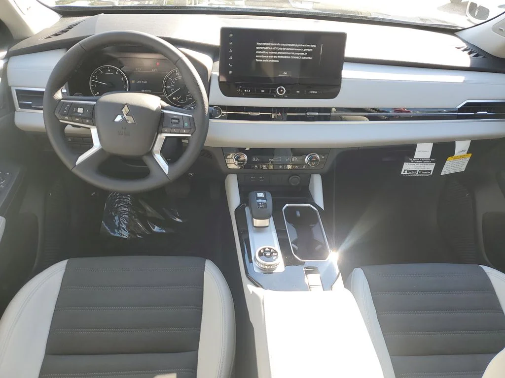 2026 Mitsubishi Outlander SE - Photo 13